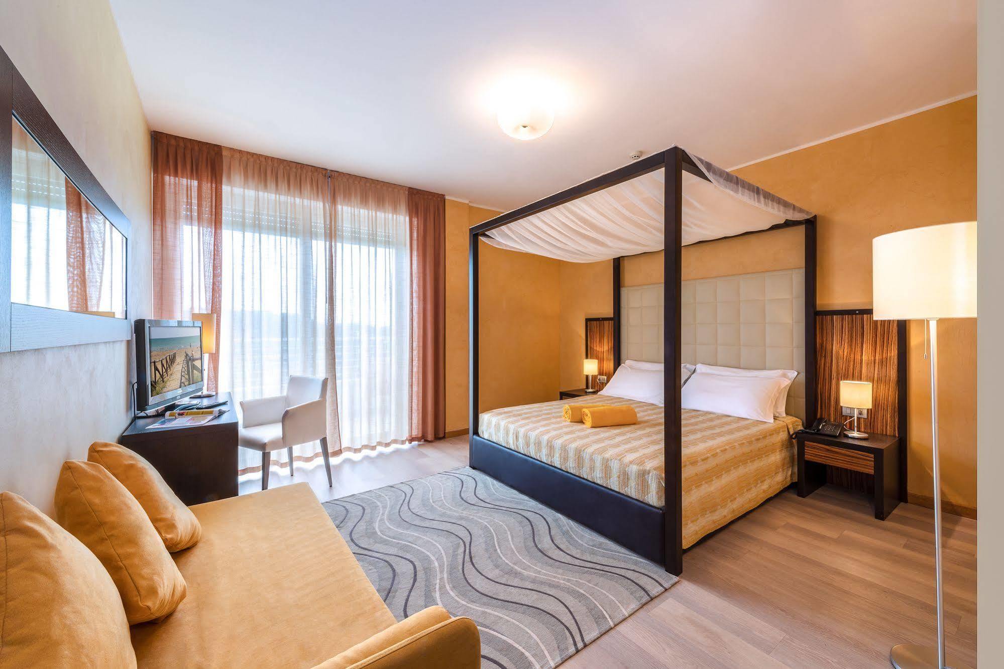Hotel San Marco Бибионе Экстерьер фото