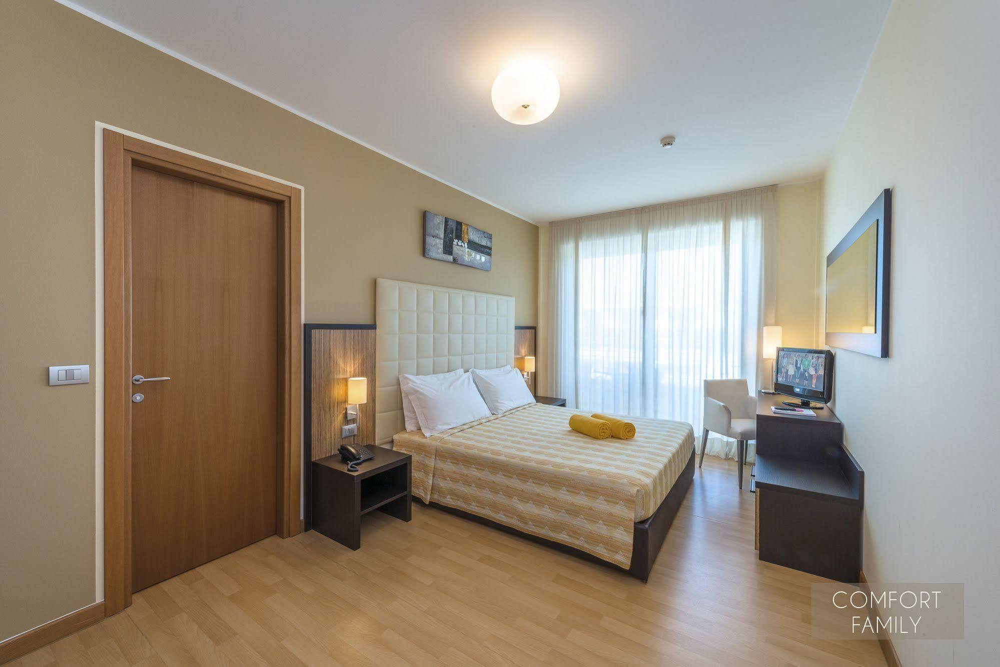 Hotel San Marco Бибионе Экстерьер фото